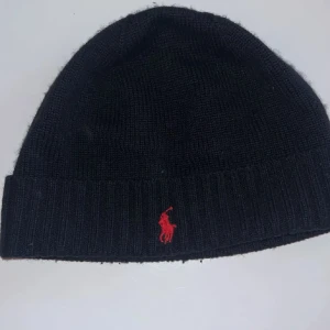 Ralph Lauren mössa - Ralph Lauren mössa. 43 cm omkrets🔥🔥        Hör bara av er ifall ni har några frågor❗️🙏🏻