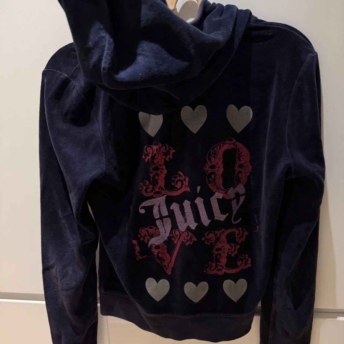 Mörkblå hoodie från Juicy Couture