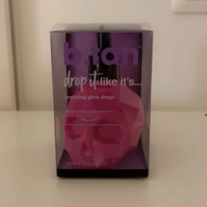 Bronzing Glow Drops - Snygga bronzing glow drops i en förpackning💗 Perfekt för att ge ansiktet en solkyss💗använd 1-2 gånger så den är som ny!!💗