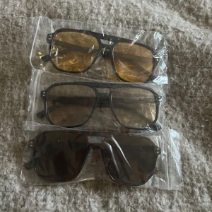 Tre par solglasögon  - Säljer tre par solglasögon. Aldrig använda! 