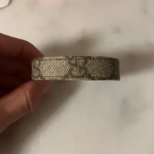 Tjena! Säljer nu detta tvär feta custom Gucci armband! | Skick 10/10 blir inte bättre! | finns ej att köpa! | Mitt pris 999kr | kom pm vid frågor eller funderingar | postas eller möts upp i Gävle! 