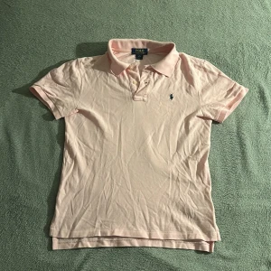 Ralph Lauren Piké - Mycket bra skick. L i barnstorlek, sitter som en XS. 