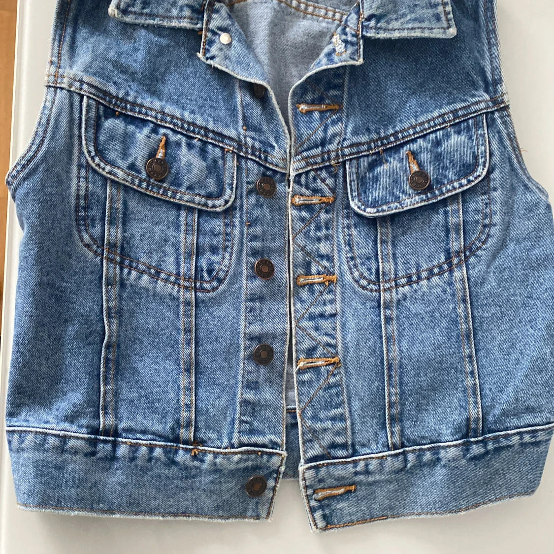 Blå jeansväst från Chic Avenue - 90