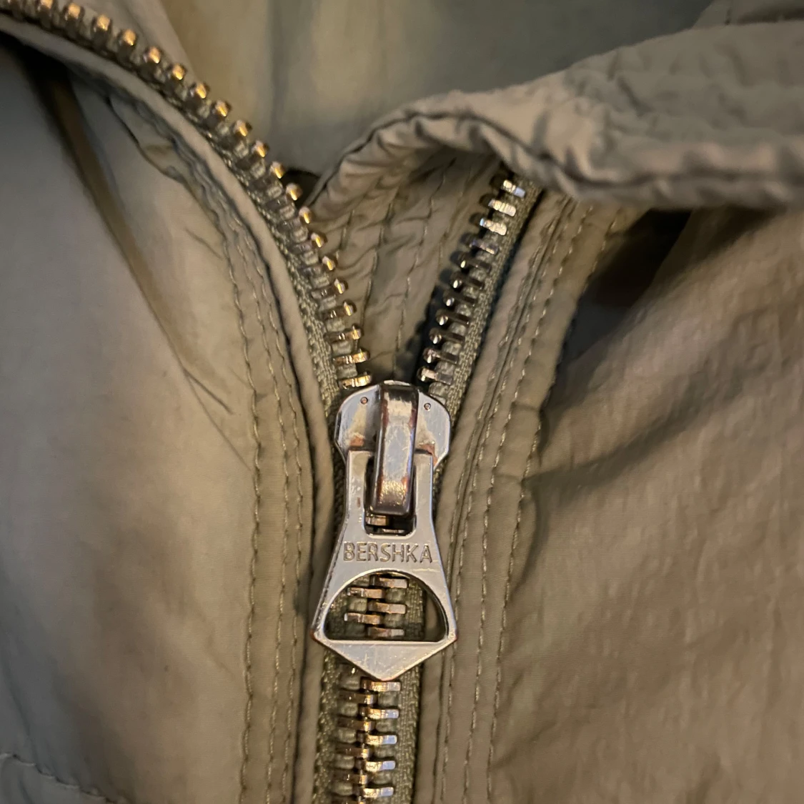 Bershka pufferjacket khakigrön - 91