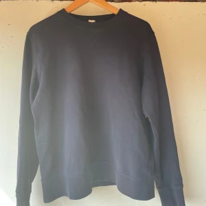 Arket sweatshirt - En sweatshirt från arket i storlek M, den passar L också