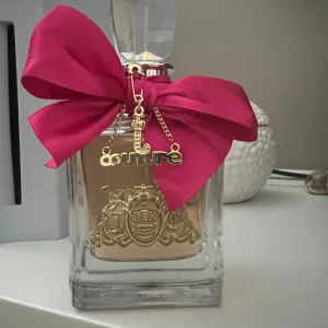 Viva la juicy edp 100ml - 100ml endast sprayad 1 gång.  