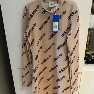 Adidas klänning - Aldrig använd