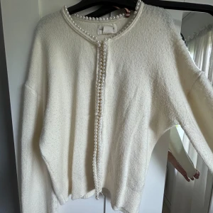 Kofta  - Superfin men har en fläck vid armen som säkert går bort i tvätten. 