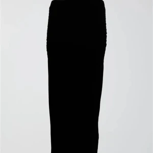 Maxi skirt - Säljer en jätte snygg tajt Maxi skirt från Gina tricot! Den är helt oanvänd och nyligen köpt💞💞