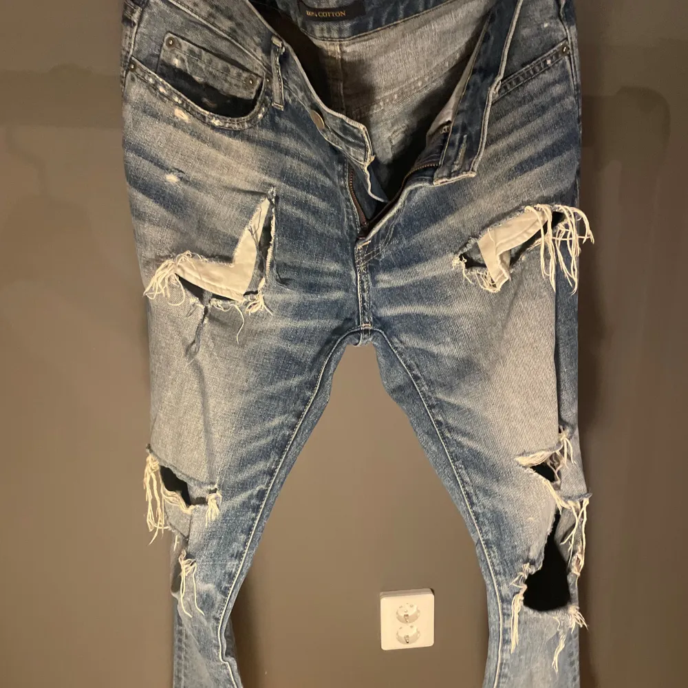 Sköna somriga jeans, passar riktigt bra till en linneskjorta. . Jeans & Byxor.