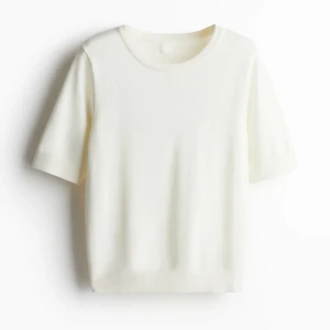 Kortärmad tröja - Jättesnygg kortärmad tröja 😍inga defekter. 