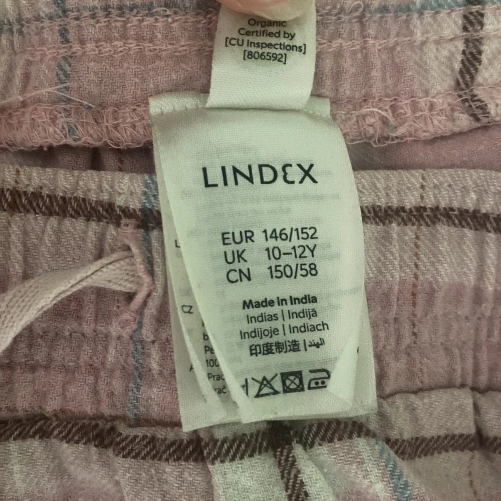 Rosa pyjamas byxor! AndvĂ€nda men i bra skickđ. Farkut & Housut.