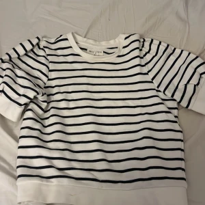 Puffärmströja - Jättefin tröja från Lindex. Aldrig använt 