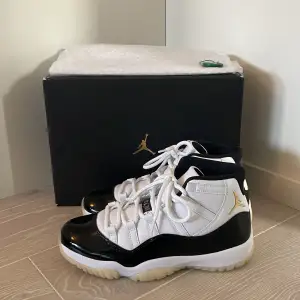 Hej! Säljer dessa skor som ändast är testade när jag skulle äta ute, det är jordans. Stl är 44 men nassar alla mellan 42-45. Jag betala 2600 o säljer för 1550. De är inköpta lite efter de släpptes. Hör av dig vid intresse eller mer bilder. Ha de gott