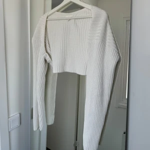 Vit kofta från HM - Vit kofta från HM i storlek S💞