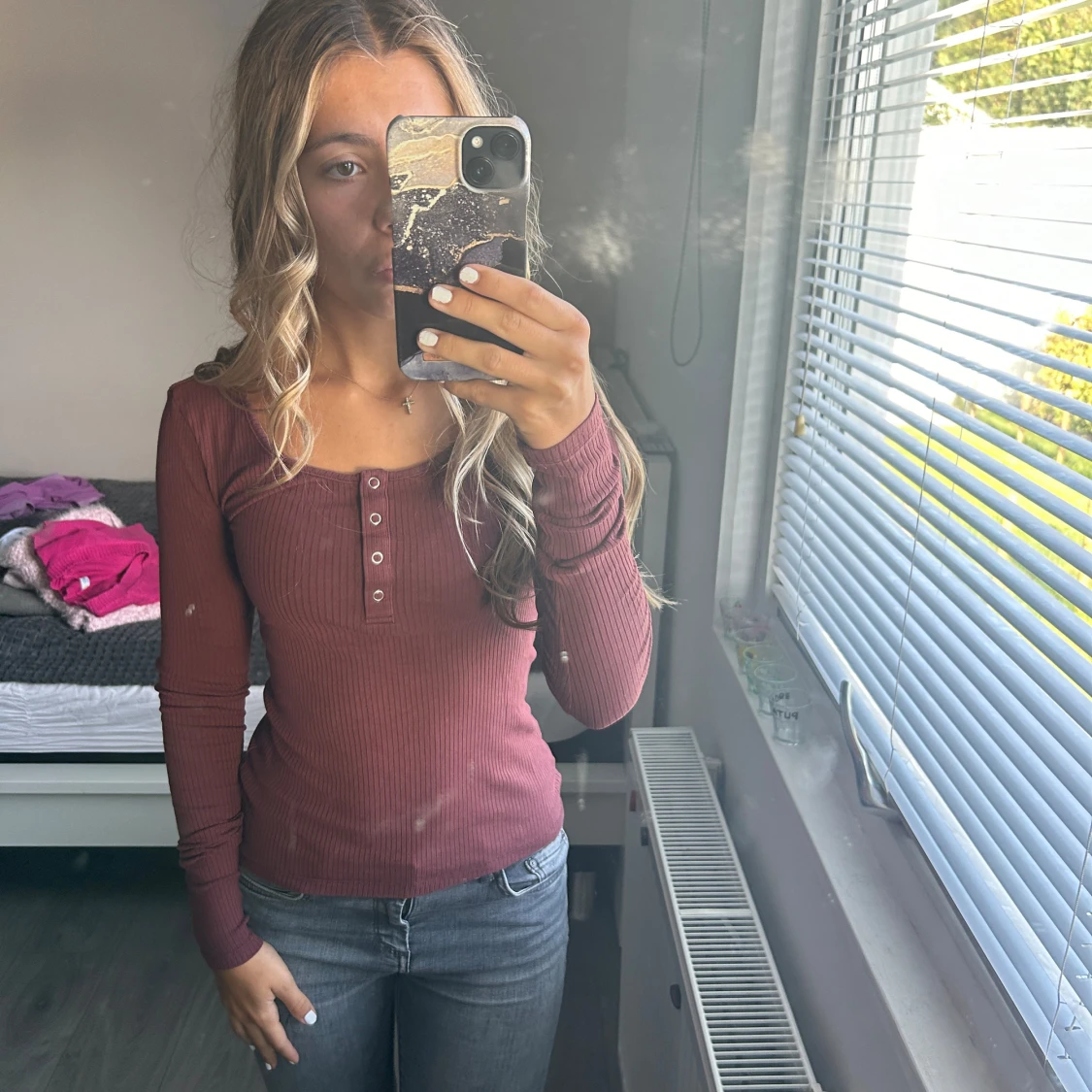 Söt topp med knappar