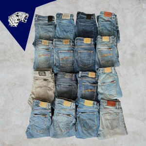 FETA JEANS - Nyinkomna Jeans i modellerna Grim Tim, Lean Dean, Anbass, Pistolero & fler! Stl från 28-34. Mer info hittar du i vår profil!🌟 OBS! Endast de som ligger i vår profil finns kvar!