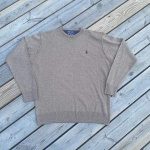 (Nyskick) Ralph lauren sweatshirt  - En tvär fet Ralph lauren sweatshirt i storlek XL men skulle säga att den sitter som L skriv om ni har frågor! 😊