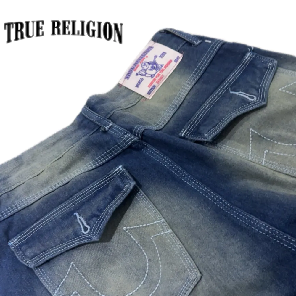 Baggy straight leg true religion jeans Size medium Waist 83 Thigh 70 Hips 120 Length 106. Jeans & Byxor.