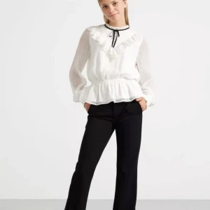 Kostymbyxor  - Fina till hösten!  Ganska nya Nypris 350kr mitt 150kr Inga fläckar eller skador  