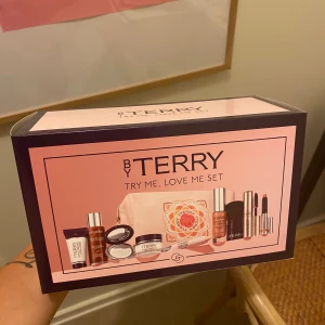 By Terry try me love me set  - Helt nytt! Skyddsplasten kvar Sminkprodukter + necessär 