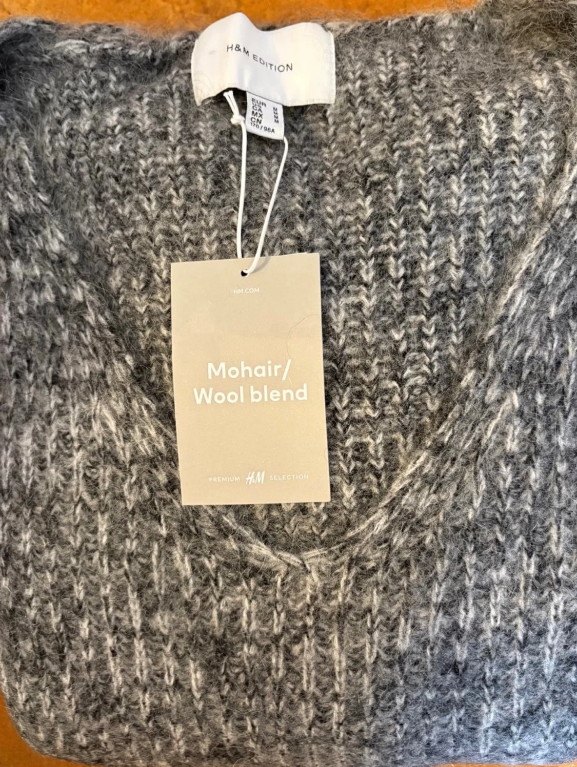 Grå fluffig H&M Premium Stickad Mohairtröja Strl.M
