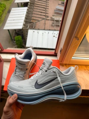 Nike Vomero Plus - Helt nya Nike Vomero Plus i strl 43, använda 1 gång. Inköpspris 2049.