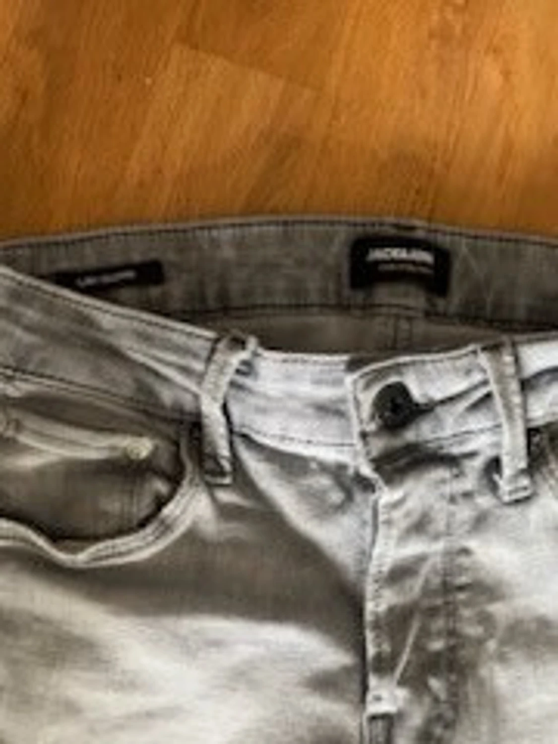 Ljusgrå jeans från Jack & Jones strl xs
