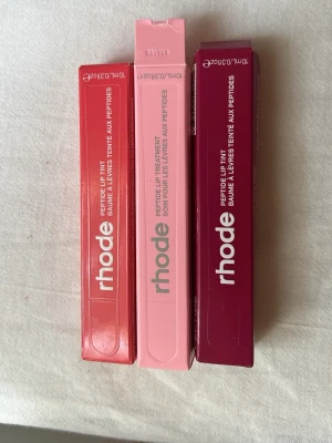 rhode Peptide Lip Tint trio FÖRPACKNINGAR  - Tre st rhode läppglans förpackningar ❣️ perfekt dekoration xx