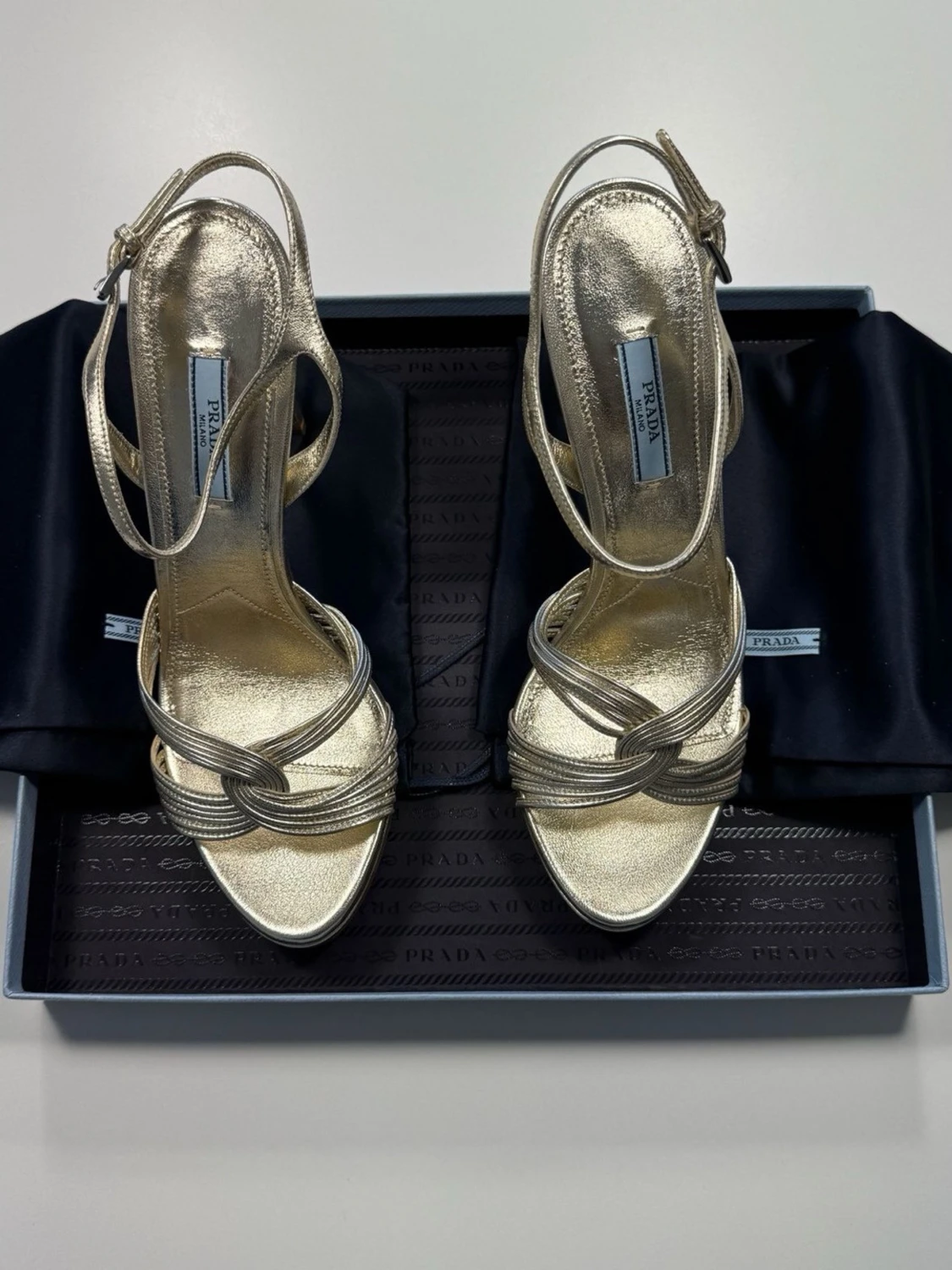 Prada Sandaler Guld Metallic Heels / EU 39,5 / Oanvända i originalbox