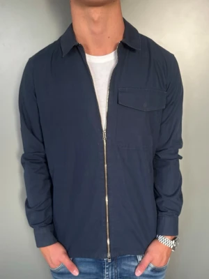 Blå Overshirt - Strl - S | Skick - 10/10 | Nypris - ca 1500kr | Vid minsta lilla fundering är det bara att höra av sig!