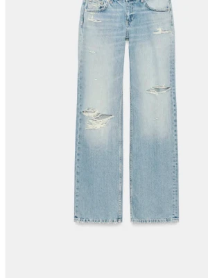 Ljusblåa baggy ripped jeans - Fina helt nya populära oanvända Zara jeans jag fick hem idag i storlek 36, säljer för de inte passade mig som jag ville, kommer med prislapp och allt som från Zara