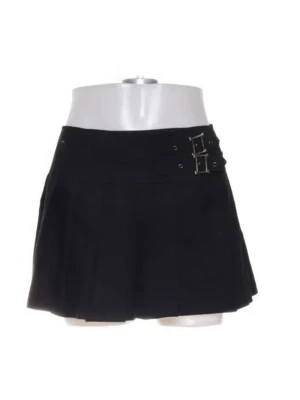 Alternativ minikjol med spännen - Gotisk stil på denna pleated svarta minikjol med skelett-spännen 💀 🥀 