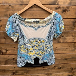 Roberto Cavalli Topp (XL)  - Mycket gott begagnat skick. Storlek XL.   1058