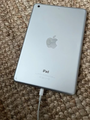 Mini iPad 2 - It’s been stored for many years without use, it’s completely reset and has no Apple ID linked, it says the latest software version is 12.5.8 I’m not tech savvy so that’s all I know. It’s slow, as one would expect considering how old it is and the cracked screen. Other than that this is all I can provide. You Apple ID must be compatible w this version :)