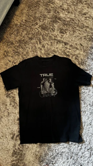 5 pack t shirts - Säljer 5 t shirts i 1. Väldigt bra pris för all dessa t shirts har växt ut dom och vill bli av med dem. Om du är intresserad av endast 1 så skriv då. T shirtsen är mellan Xs - S