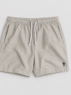 Polo Badbyxor - Snygga randiga shorts i beige och vit med elastisk midja och vit snörning framtill. Shortsen har sidofickor och en bakficka, samt en liten broderad detalj på ena benet. Perfekta för varma dagar och chill häng.