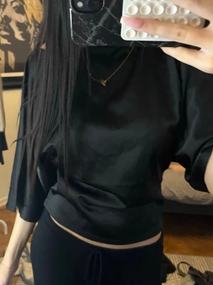 Slutsåld satin topp 