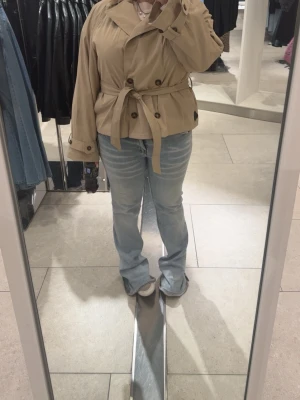 Cheap Monday jeans - Säljer ett par cheap Monday jeans i storlek 33/34. Dom är lite slitna längst ner men annars i bra skick. Pris går att diskutera.🩷