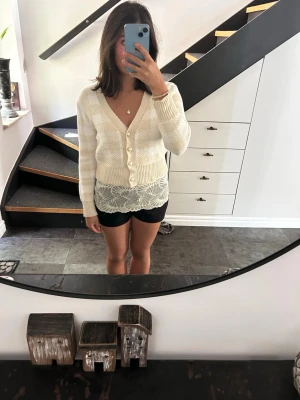 Beige kofta - Säljer söt kofta som knappt är använd🩷🎀