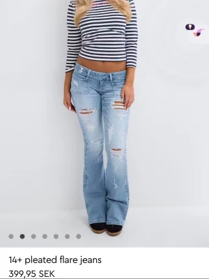 Low waist ljusblå jeans  - Säljer dessa jeans från gina. Dom är helt nya, aldrig använda. Jag har tagit bort lapparna för jag trodde jag tyckte om dom men nu har jag ångrat mig. Nypris är 399 säljer för 310 så ni sparar på att köpa dessa. Dom är S tall. Är 173 och dessa är perfekta. Tyckte dessa var små i regular även fast dom andra jeans jag köpt med samma mått passar i längden. 