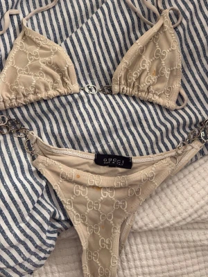 Bikini - Missfärgningar från tvätt se bilder på fläckar