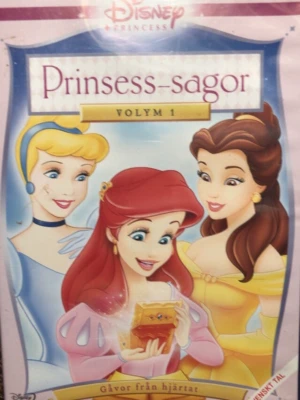 Disney Princess-sagor Volym 1 och 2 DVD - 2 olika dvd-filmer. Volym 1 innehåller Ariel, Askungen och Belle. Du kan spela men även kolla på filmen. Volym 2 innehåller Snövit, Jasmin och Ariel. Där kan du också spela men även kolla på filmen!