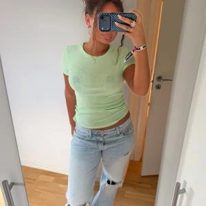 Mintgrön tight t-shirt - Säljer denna jättesöta mintgröna t shirten från märket envii💚