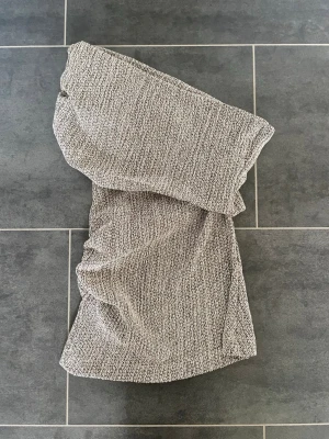 Beige/grå offshoulder topp - Jättefin topp från Zara, aldrig använt. 