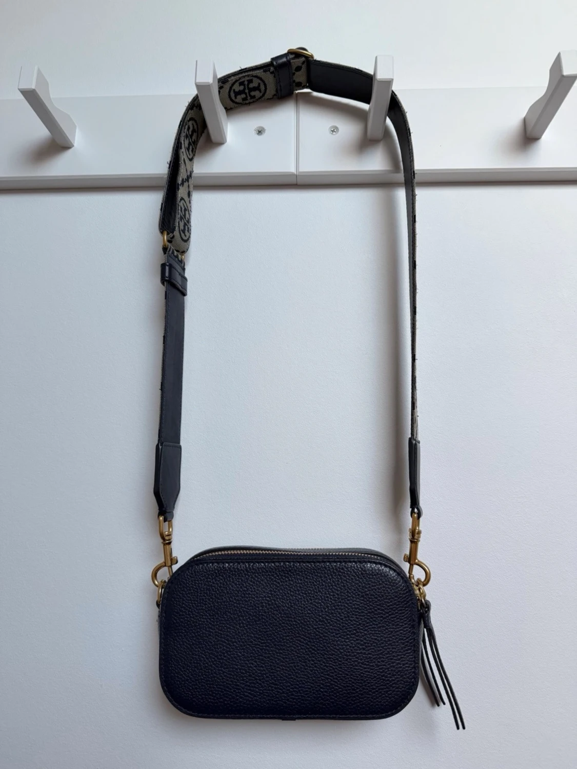Mörkblå Miller mini crossbody från Tory Burch - 5