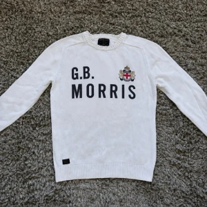 Stickad Morris tröja - Säljer denna riktigt feta Morris tröja i strl S Skick 9/10 Hör gärna av er vid frågor⭐️