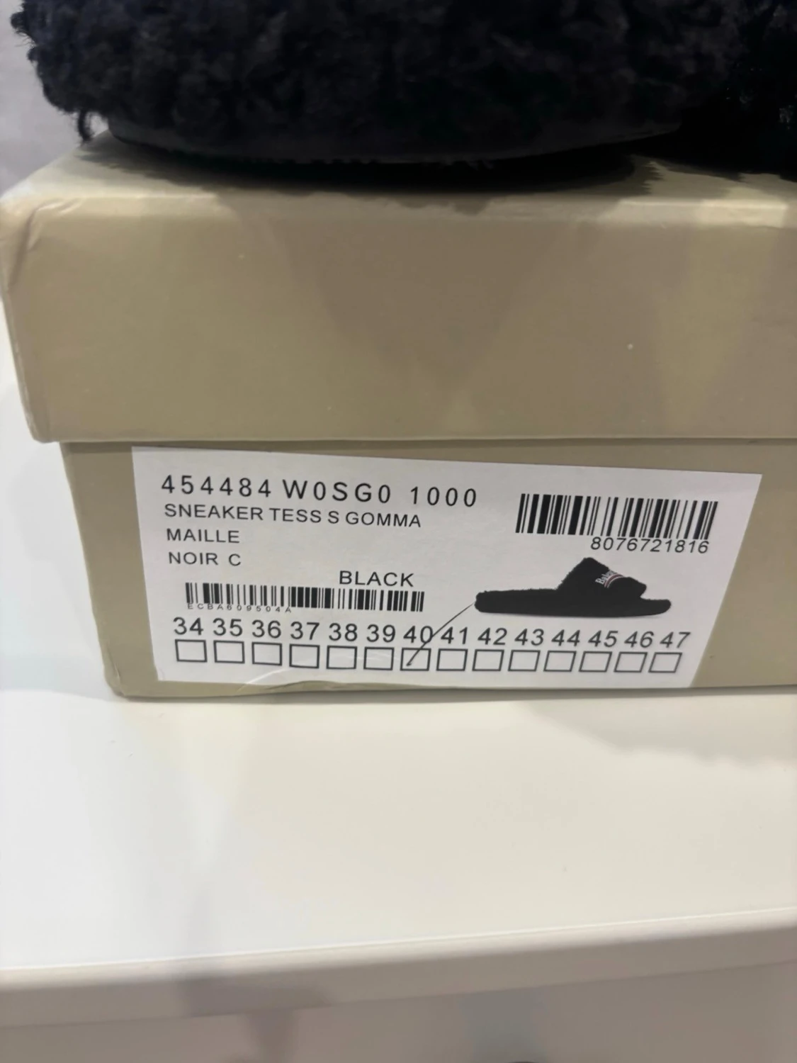 Svarta fluffiga tofflor  - 5