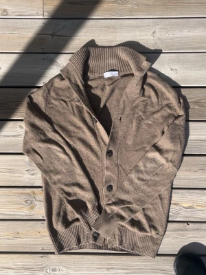 Kofta/Cardigan - En snygg cardigan från MNG! Storlek Small. Inga defekter, men använd mycket. Hör av er vid intresse!