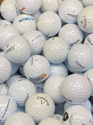 Blandade golfbollar - Säljer begagnade golfbollar, det finns allt från Titleist, callaway, Wilson, Taylormade och mer. Skriv vad du vill ha för något så fixar jag det. Kom gärna med frågor. Pris kan alltid diskuteras 😀